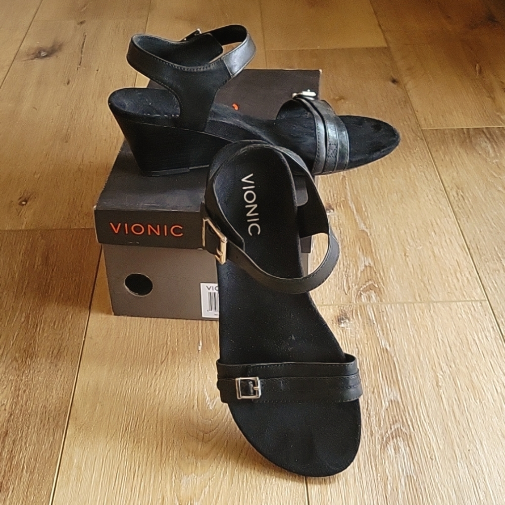 Vionic Buckle Sandal